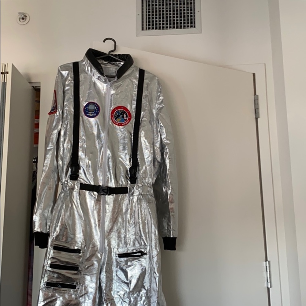 Men’s astronaut costume